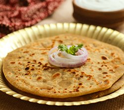 aalo-plyaz-pratha